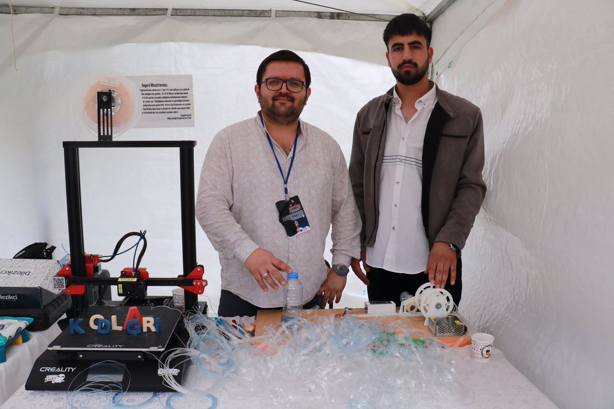 CelaliMtal's tweet photo. İlimizde düzenlenen KodlAğrı Proje Yarışması'nda okulumuz Elektrik Bölümünün yürütmekte olduğu “Atık Plastik Şişelerden 3 Boyutlu Yazıcılar İçin Filament Yapmak Amaçlı Geri Dönüşüm Projesi” il üçüncüsü olmuştur.Öğretmen ve öğrencimizi tebrik ederiz. @dogubayazitmem @sendavut4848 https://t.co/lPsgHw2FJW