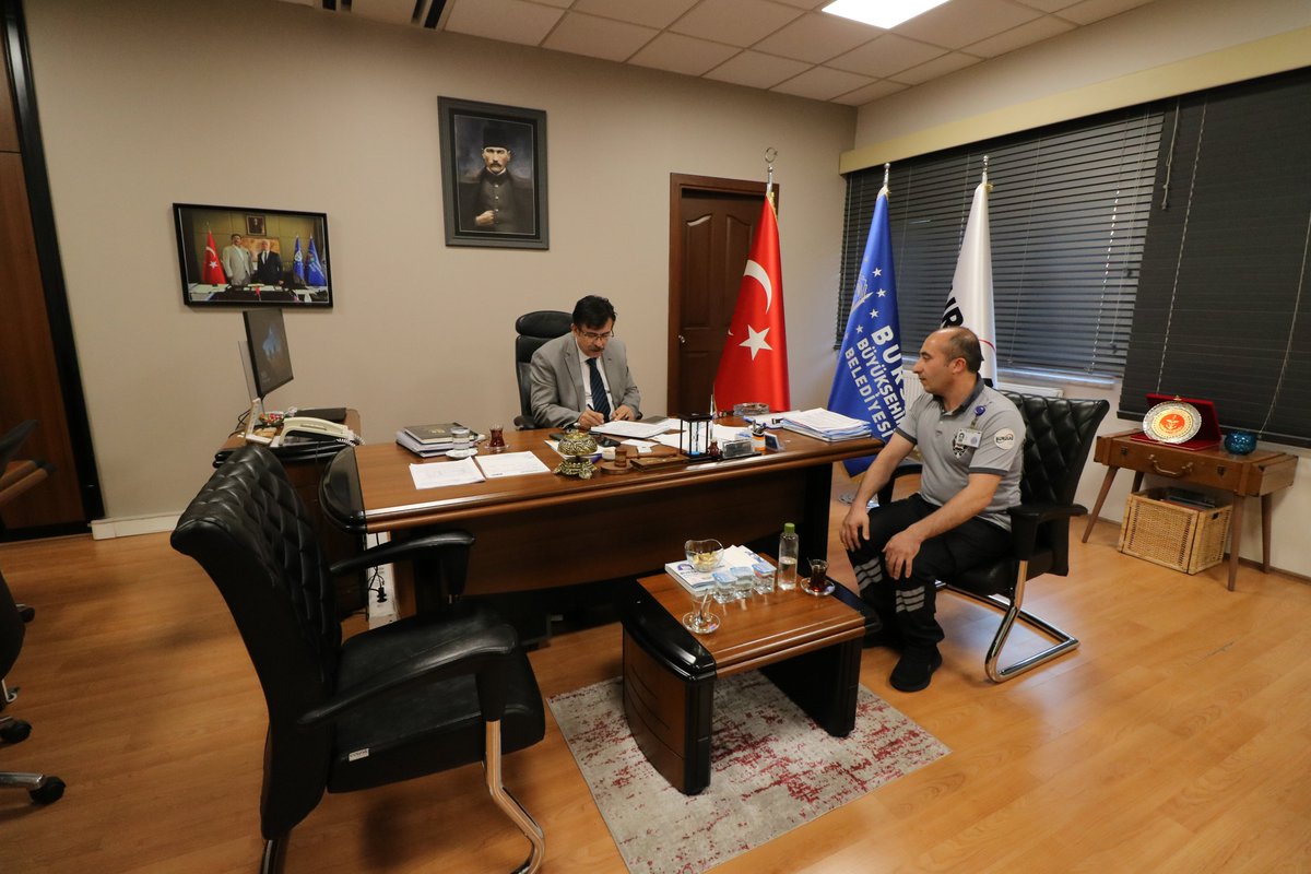 burulasulasim's tweet photo. Her hafta olduğu gibi bu Çarşamba günüde buluşmamızı gerçekleştirdik. Çalışanlarımızın sorun ve taleplerini beraber değerlendirdik. Gerçekleştirilen görüşmelerle birlikte, daha güçlü ve verimli bir çalışma ortamı için hep birlikte adım atıyoruz.
#BurulasAilesi #Burulas https://t.co/TP7UuDTlMt