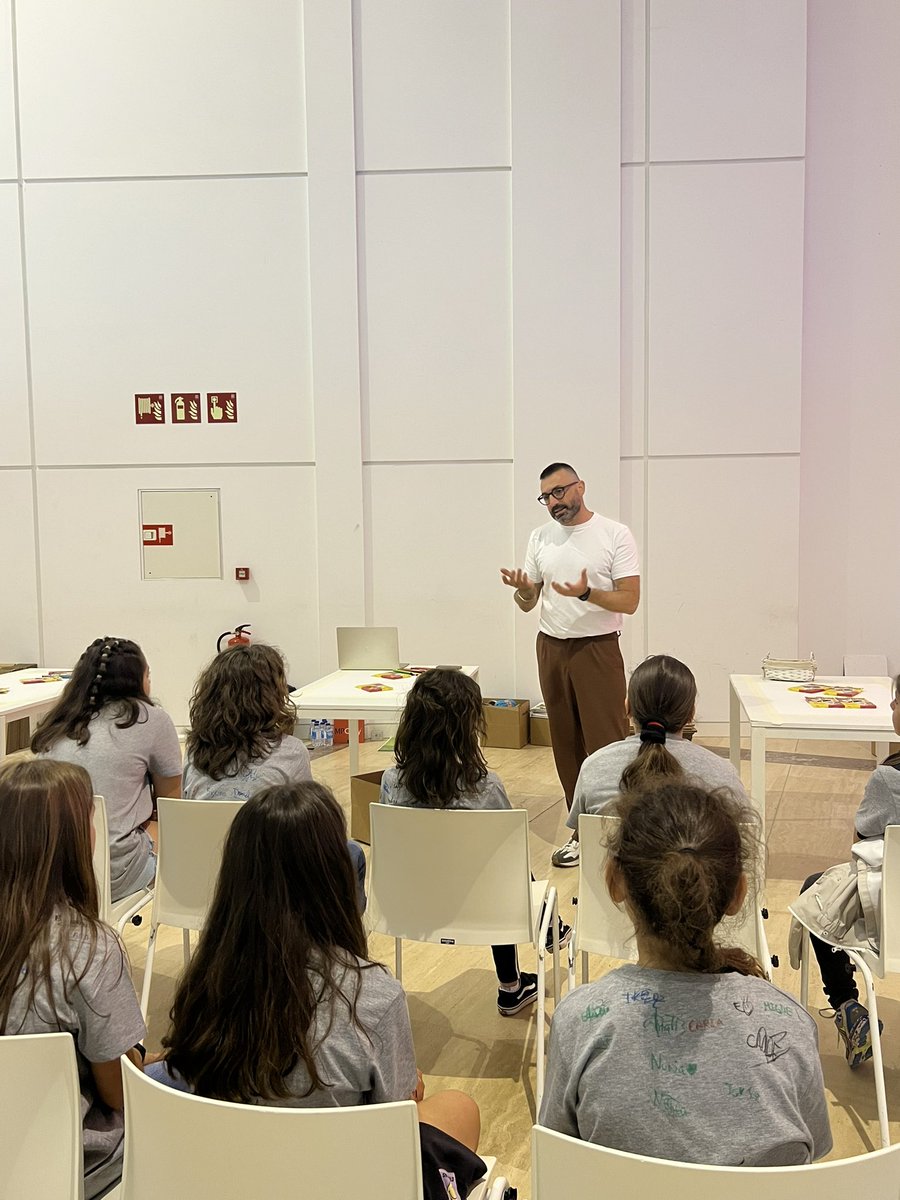 Damos comezo aos obradoiros dos encontros de compañías Lóva de Galicia!
Obradoiro de escenografía 🎬
#formacióndoprofesorado
#Rededeformación
#LóVAGalicia
<a href="/EduXunta/">EduXunta</a> 
<a href="/Teatro_Real/">Teatro Real</a>