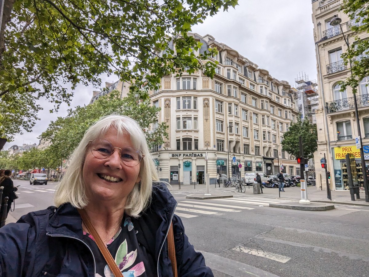 gabstdv's tweet photo. arrivé à Paris. A bit tired but happy😊
@GenPadalecki @GenPadalecki
@SamSmithTweets
#DarklightCon #Paris https://t.co/Cqr7wNgabD