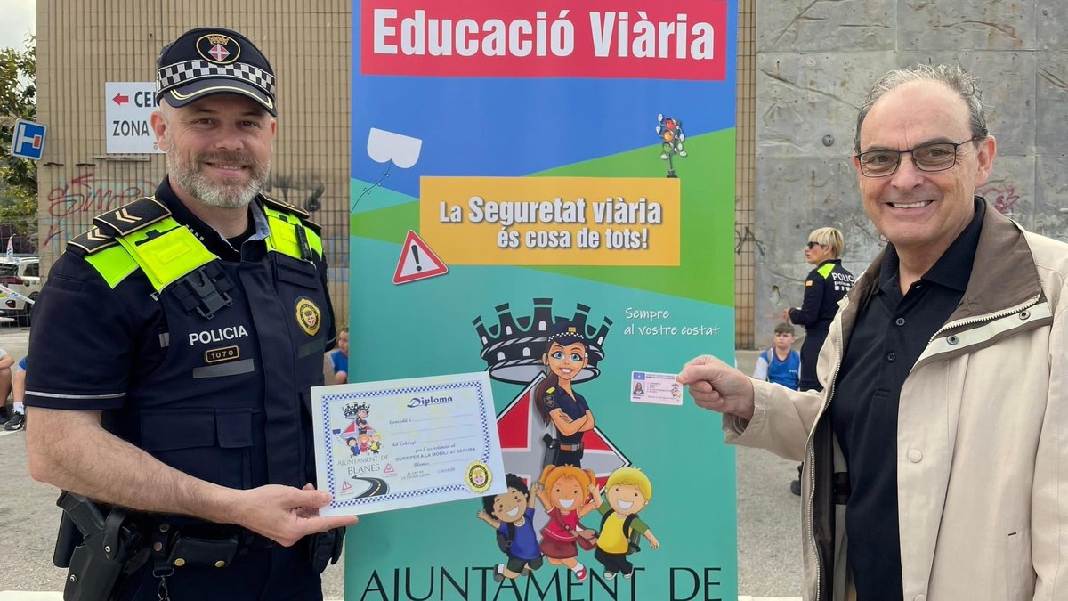 Notícia: 1.500 escolars han participat aquest curs al Pla Educatiu de Mobilitat Segura de la #PoliciaLocal @Blanes_
L’aprenentatge teòric, pràctic i audiovisual amb testimonis reals, ha culminat amb les pràctiques de bicicleta i karts en un circuit tancat

blanes.cat/docweb/2024-05…