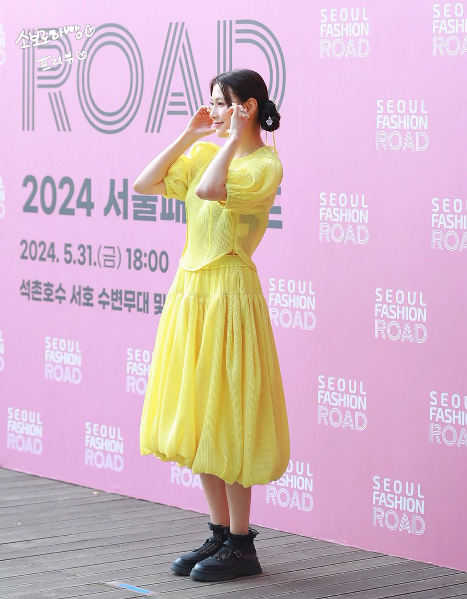 240531 서울패션로드 프리뷰

미녀의야수
동화속의 미녀가 현실세계로💛

<a href="/Apinkohy/">오하영</a> 🍞
하영아 미안 많이 놀랬지🥹 나도 막 달려왔어😂

#오하영 #에이핑크 #Hayoung #Apink