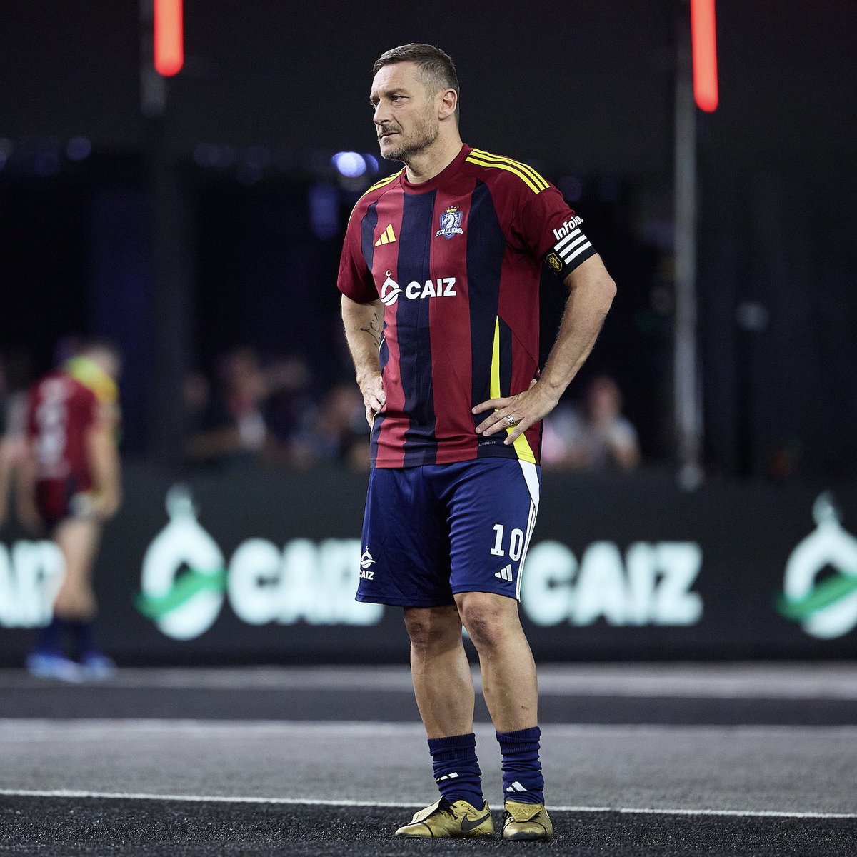 starsonfield's tweet image. Francesco Totti alla Kings League World cup 🙌🙌
.
#StarsOnField #SoF #KingsWorldCup #FrancescoTotti