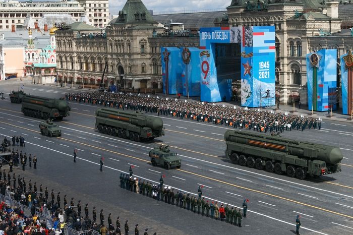 MarioNawfal's tweet photo. 🇺🇳🇷🇺 RUSSIA TO THE WEST: WE'RE READY TO USE OUR NUKES

The Russian government has responded to the green light NATO's secretary general gave Ukraine with a stern warning of what may happen if the West helps Ukraine target Russian cities. 

Deputy of the Russian Security Council, Medvedev:

“Moscow is not bluffing when it talks about the possibility of using tactical nuclear weapons”

Source: @Osint613