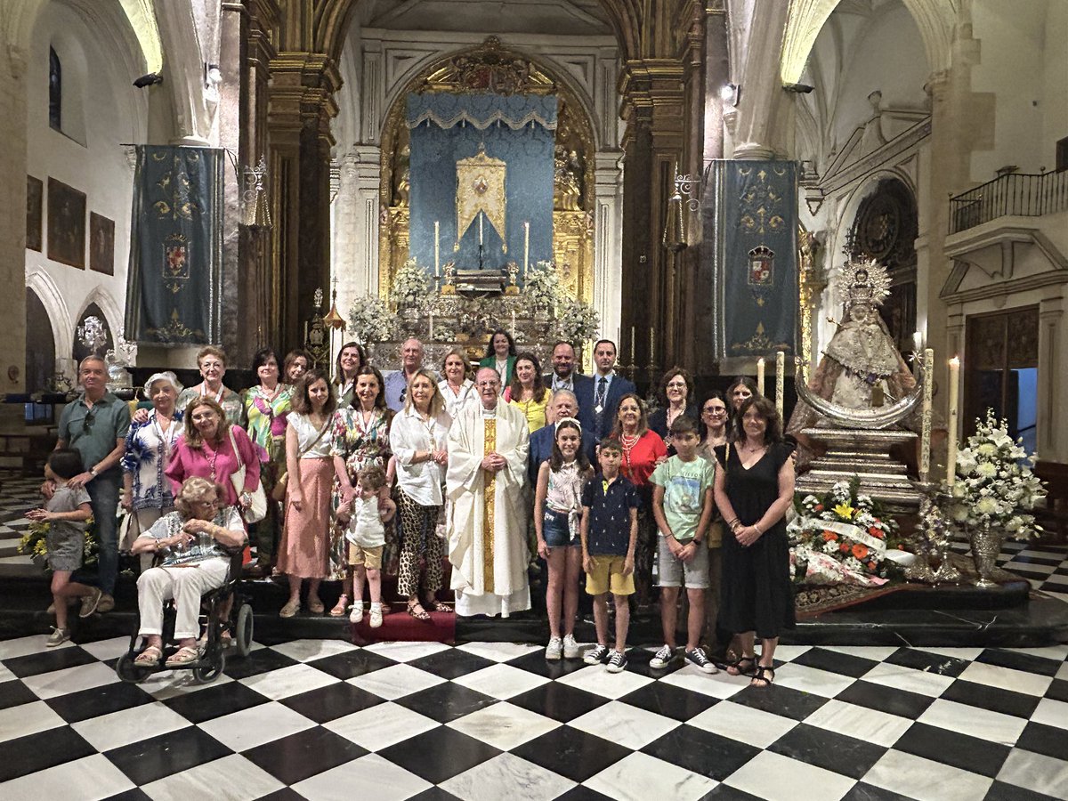 Participación conjunta en los actos de culto y ofrenda floral a Nuestra Señora de la Capilla, Patrona de la ciudad de Jaén, en la Basílica de San Ildefonso. #FEJG #cristoreyjaen #contigo