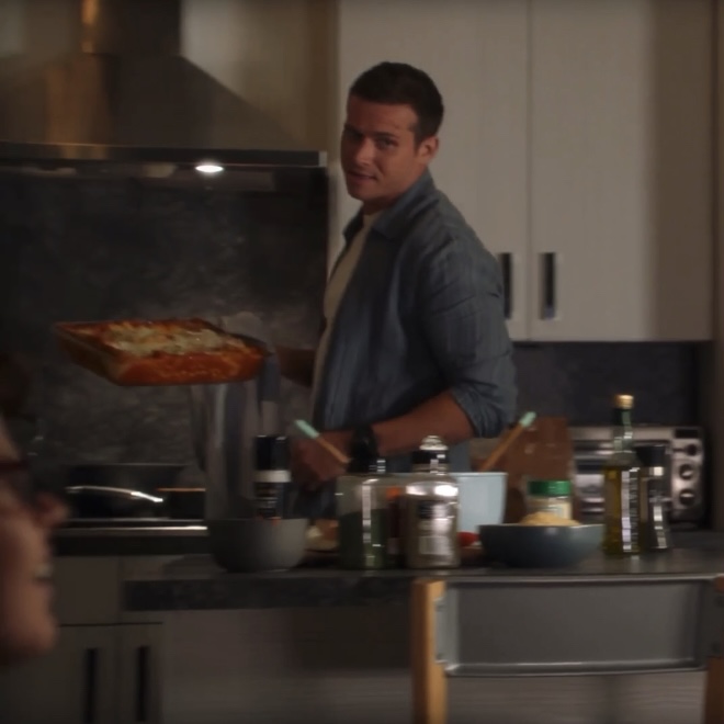 starkkbuckley's tweet photo. I WOULD TAKE THE TERM  “KISS THE COOK” VERY SERIOUSLY https://t.co/ZzJvqfLQ5t