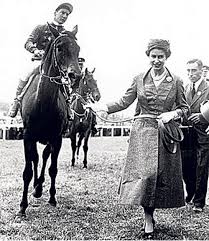 The Oaks - 1984. Lester Piggott rode the John Dunlop-trained Circus Plume to victory for owner Sir Robin McAlpine. Lester's 27th Classic, equalling Frank Buckle's 19th century record. Lester won the Classic 6 times his first was on the Queen's Carrozza in 1957.🏇🌟#RacingMemories