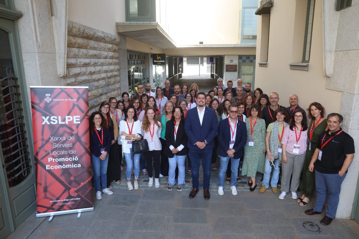 DiputacioGirona's tweet photo. 🤝Organitzem a @girona_hub la jornada «Compartim experiències», amb tècnics i càrrecs electes de #promocióeconòmica de la demarcació. 

🔎El programa ha inclòs les novetats del servei de #PromoEcoDdGi, ponències i una sessió de cocreació.

👀👉https://t.co/QxGfmgGDPb https://t.co/6taimttL5u