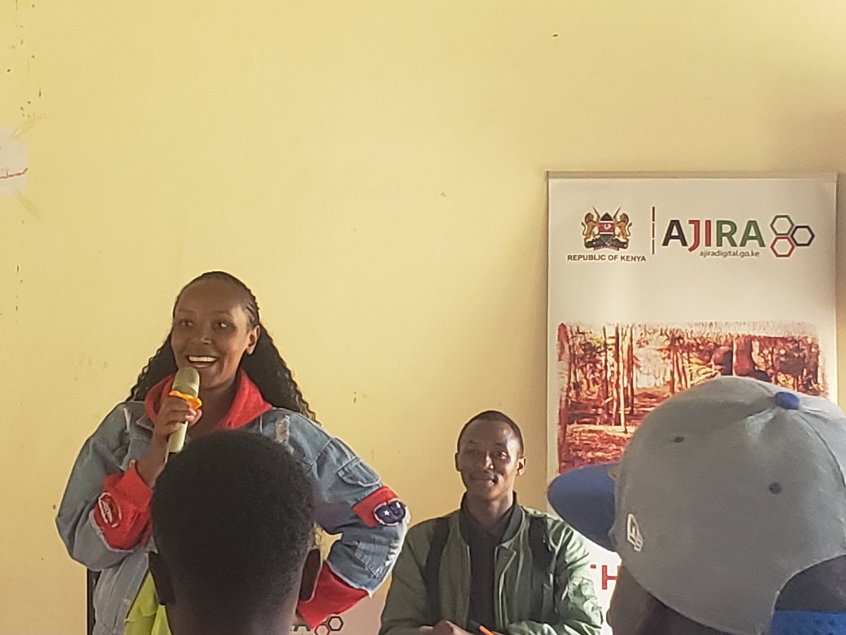amwonoantony's tweet photo. Happy to join @AjiraDigital @eMobilis
at NG-CDF Guthunguri, Kiambu for online workers meet-up.

Team @DOTKenya is in the house.

#TheFutureWorks #AjiraMashinani https://t.co/bS6UDr9T9e