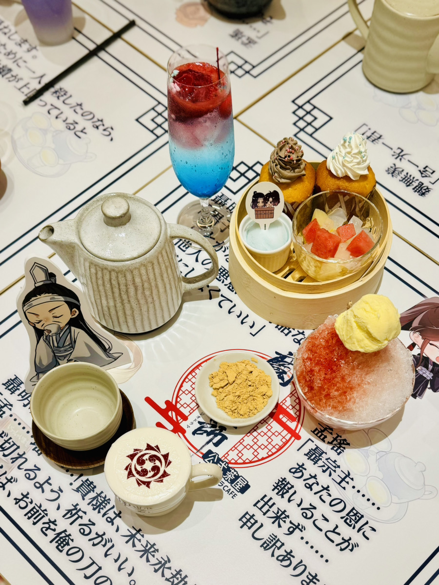 🐰魔道祖師公式茶屋🐰 ／ 📢オープンまであと1⃣日！ ＼ 本日は店内に