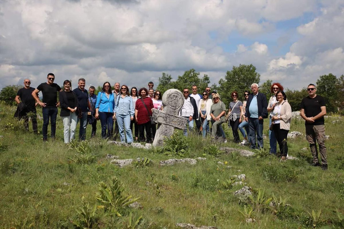 Official_SFTH's tweet photo. 🎉 #SlowFoodTrebinje and the wonderful inhabitants of the village #Bratač celebrated International Potato Day on 30 May with a fantastic event, "Day of Cheese and Potato"! 🧀🥔
#FoodTraditions #SlowFood #SustainableAgriculture #CommunityEvent #Bratač #SmarteraEU #Smartera https://t.co/yf6ewtAUJY