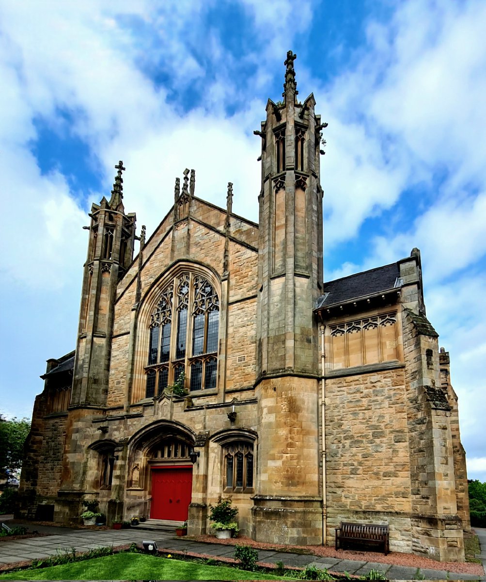 The rather stunning Shawlands Cross Church on the Southside of Glasgow. Designed by Miller and Black in a distinctive Late Perpendicular Gothic style, it was built in 1900. #glasgow #architecture #church #glasgowchurches #glasgowbuildings #shawlands @SChurchesTrust