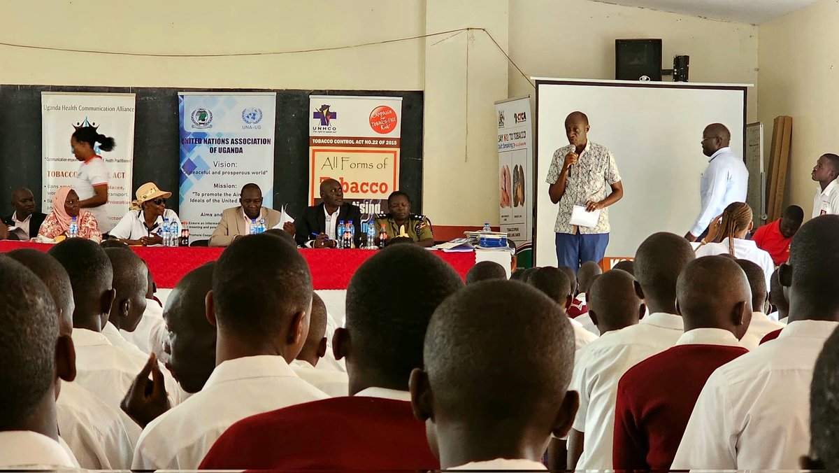 UNAUGANDA's tweet photo. A challenge shared is one half solved!
Young people, smoking is not sexy- notes @BagumaRT as we celebrate World No Tobacco day in Kololo Secondary School.
He emphasizes those who smoke to acknowledge they smoke, get assistance to quit & fight addiction.
#Commit2Quit https://t.co/12xmIqyRFo