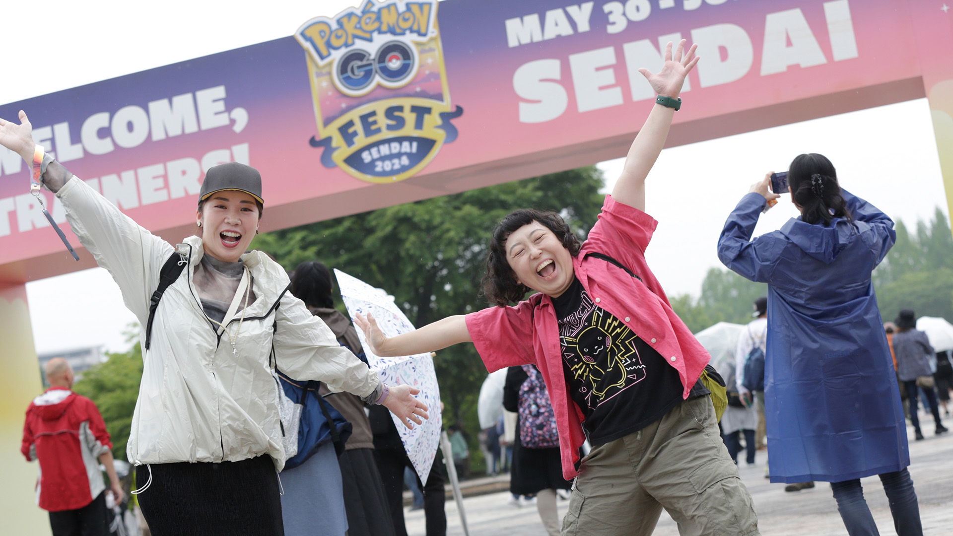 ポケモンGO FEST2024仙台　限定パーカーＬサイズ　新品未使用品 ポケモンGO FEST仙台2024 号外＆サンバイザー - メルカリ
