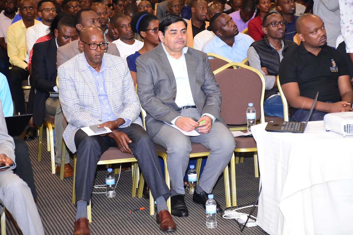 RwandaEast's tweet image. Muri @NyagatareDistr harimo kubera inama nyunguranabitekerezo ku ihangwa ry'umurimo yateguwe ku bufatanye na @RwandaLabour.

Yitabiriwe na Minisitiri @BayisengeJn, Ubuyobozi bw'Intara, Uturere,abikorera, abayobozi b'amashuri makuru na za Kaminuza,ab'amadini n'amatorero,urubyiruko