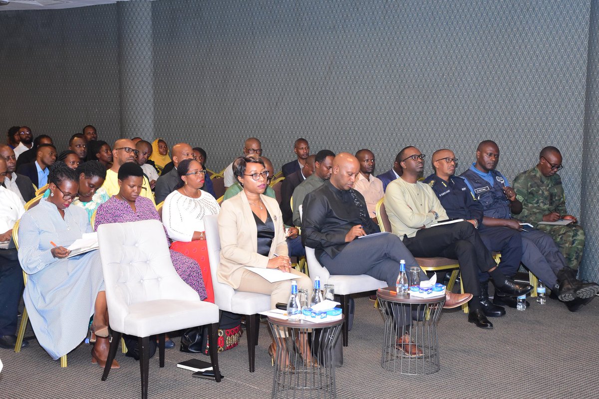 RwandaEast's tweet image. Muri @NyagatareDistr harimo kubera inama nyunguranabitekerezo ku ihangwa ry'umurimo yateguwe ku bufatanye na @RwandaLabour.

Yitabiriwe na Minisitiri @BayisengeJn, Ubuyobozi bw'Intara, Uturere,abikorera, abayobozi b'amashuri makuru na za Kaminuza,ab'amadini n'amatorero,urubyiruko