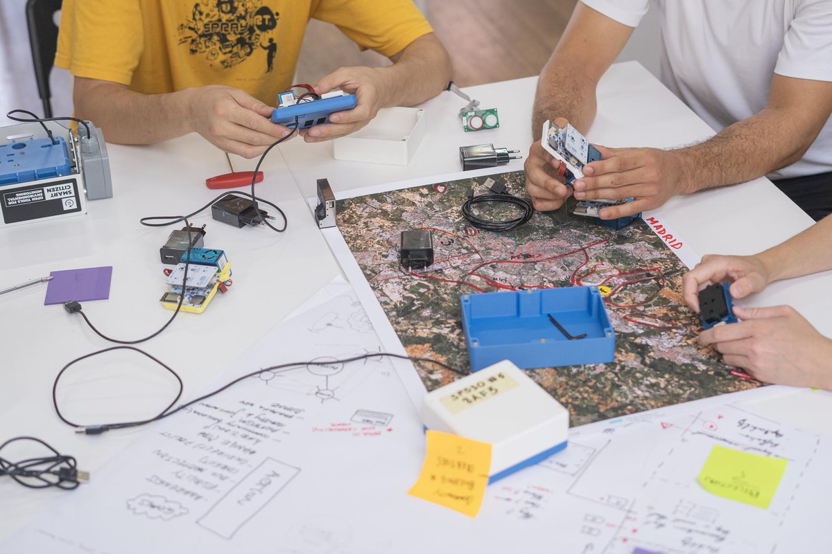 📢 Join us in co-designing innovative solutions to combat noise pollution!
🏆 The selected Barcelona-based creative, designer or maker participating in the collaboration will be remunerated 500€.
👉 Join here: form.typeform.com/to/poXCl6Md?ty…

#CreativeEurope #DistributedDesign