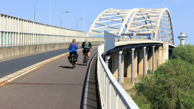 Fietspad Van Brienenoord gaat tijdelijk dicht: de veerpont van vroeger komt terug -  dehavenloods.nl/l/53311