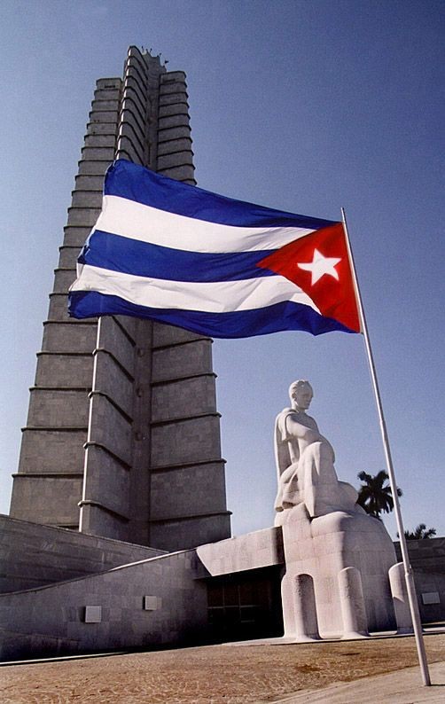 ❤🇨🇺 ¡Que no confundan esta Revolución con ninguna otra en el mundo!!! Nuestra Revolución es única, es genuinamente cubana. 🔵🔴⚪ #CubaEsRevolución 🇨🇺