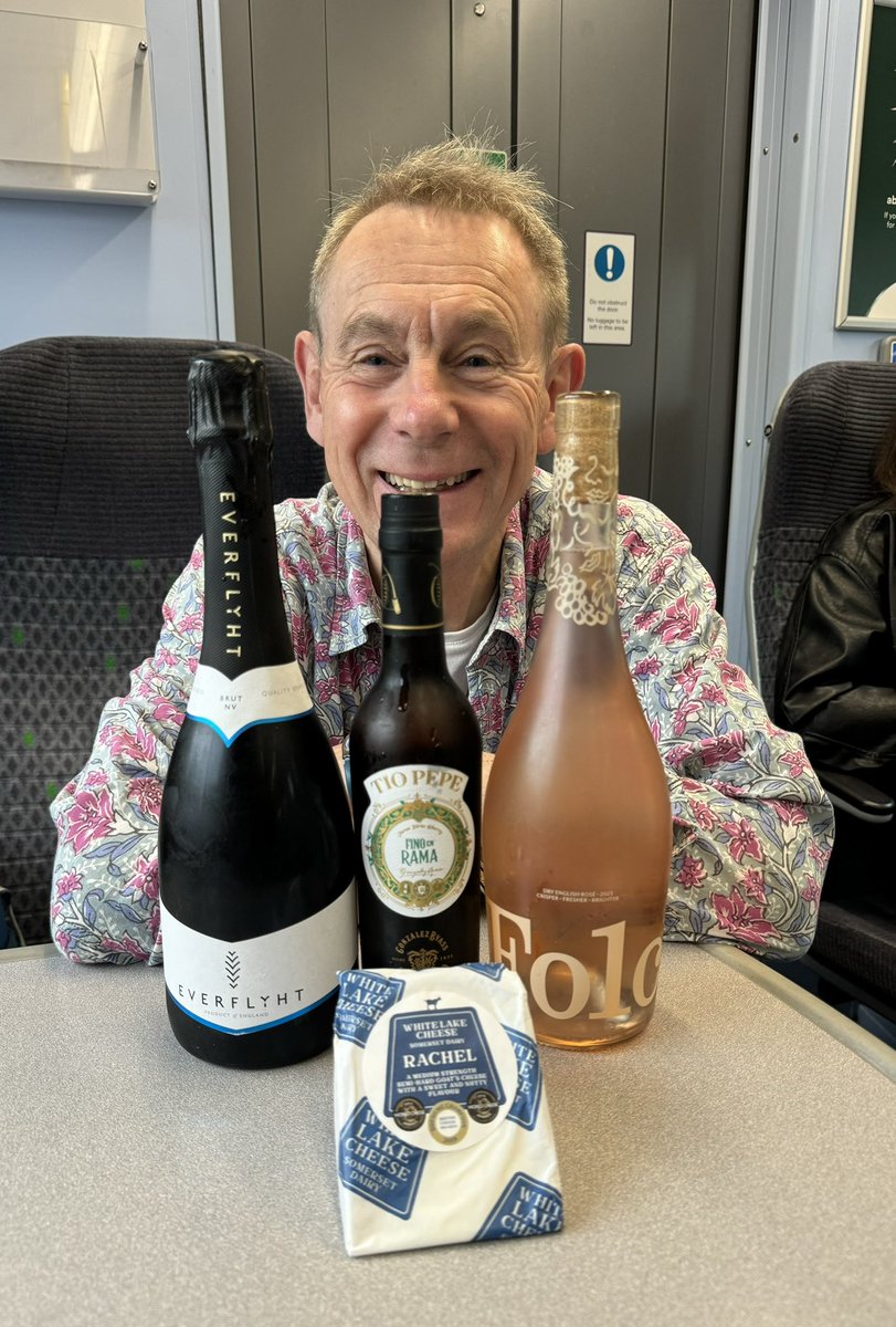 Heading into @BBCRadioLondon to tempt @RobertElms with English wine, Sherry, fish, asparagus & cheese👍 11.35-12noon Thank you obliging photographing commuter! @everflyht @TioPepeWine @shepherdspurse @trethowanbros @whitelakecheese #foodanddrink