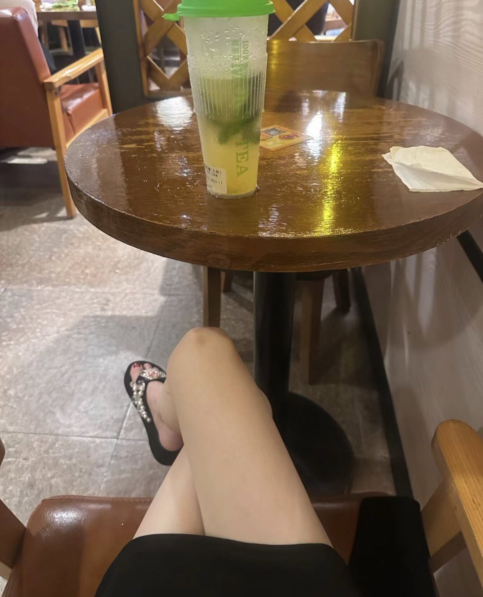 DeloresFre55103's tweet photo. 下班时间才是属于自己的 https://t.co/U9z2YpF25x
