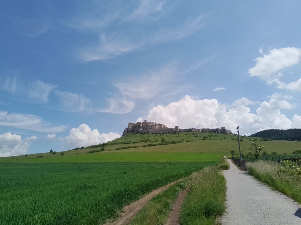 day38  スロバキア🇸🇰
スピシュキー・ポドフラディエ

スピシュ城まで来てみました

のコーナー୧⁠|⁠ ͡⁠ᵔ⁠ ⁠﹏⁠ ͡⁠ᵔ⁠ ⁠|⁠୨

#バックパッカー #旅人