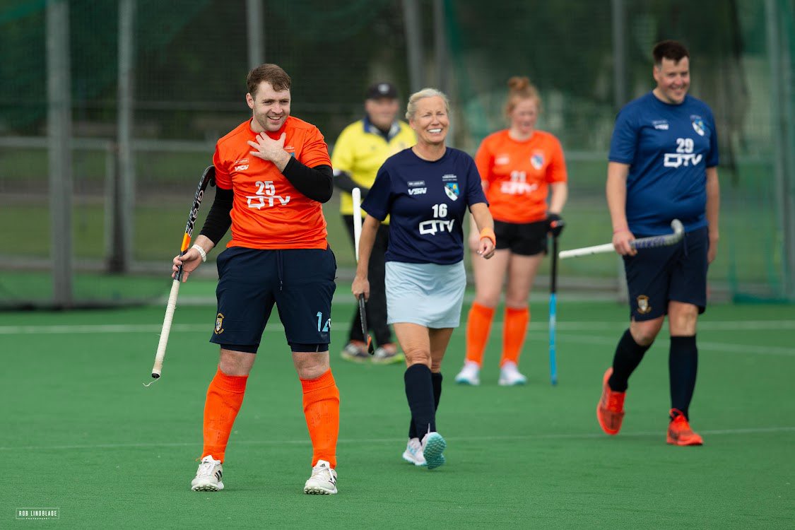 6️⃣0️⃣ hours: Players Group 1️⃣

Ali, Liam, Lizzie, Heather, Ewan, Andrew, Adam and Fiona 👏🏼

Swollen knees, rolled ankles, back pain, injured feet, this group really had it all 🤕

But that never stopped them!

📸 <a href="/RobLindblade/">Rob Lindblade</a> 

🏑🟦🟧🟦🟧
#monthedale #supportyourclub