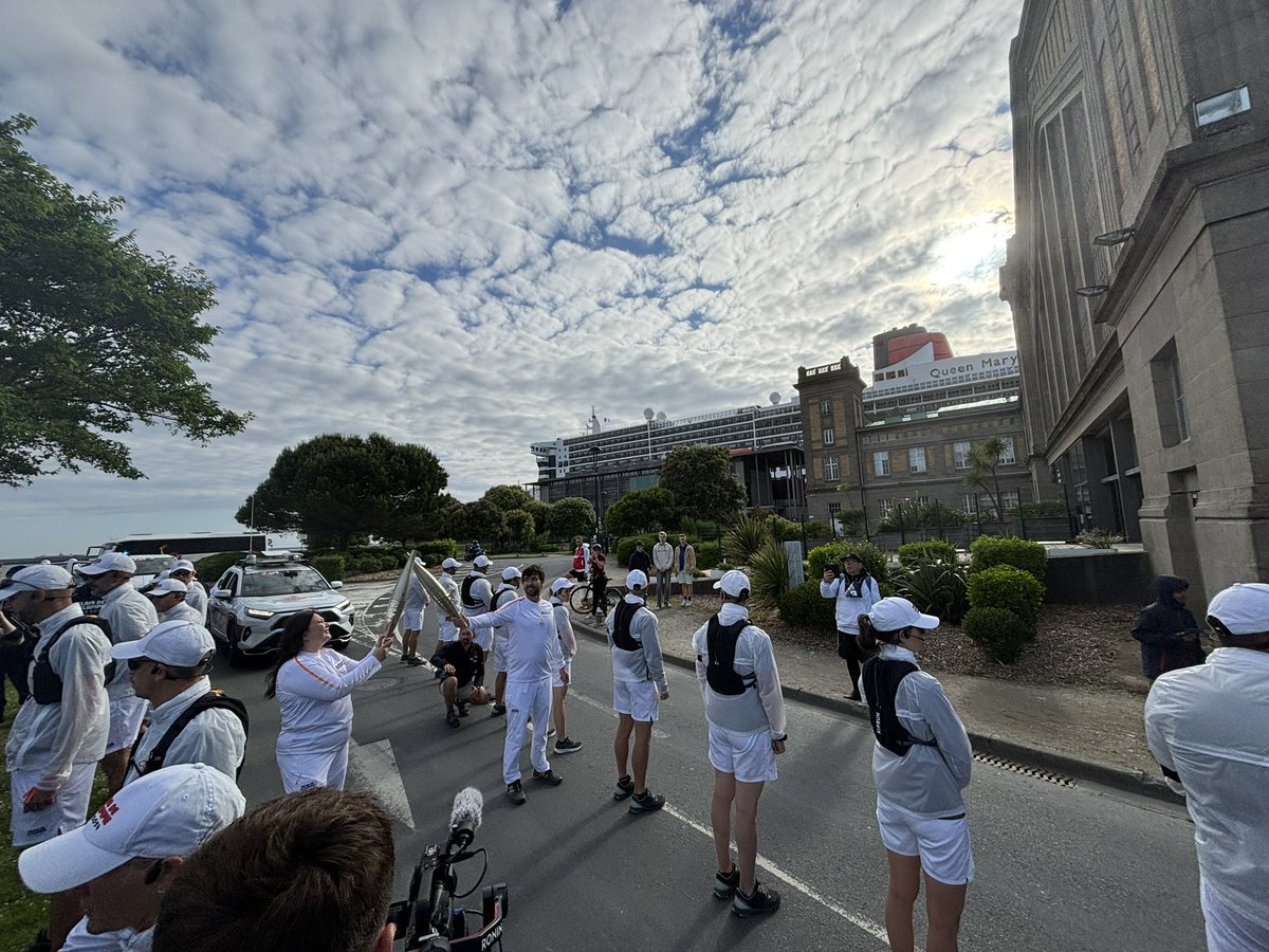 La flamme olympique est dans la Manche aujourd’hui. Ce matin à Cherbourg devant le Queen Mary 2, au pied de la Cité de la mer <a href="/OuestFrance50/">Ouest-France 50</a>