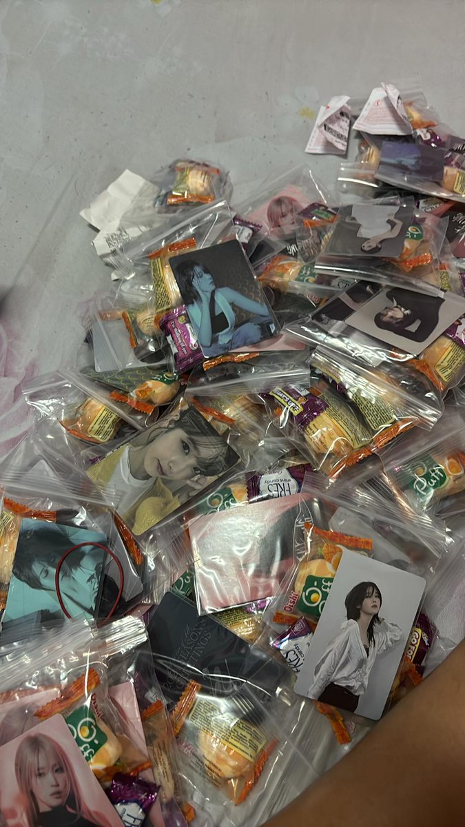 Hi UAENAS, Ready na freebies. Let's trade😍

#아이유 #HEREH_WORLD_TOUR_IN_MANILA
#HEREH #IU