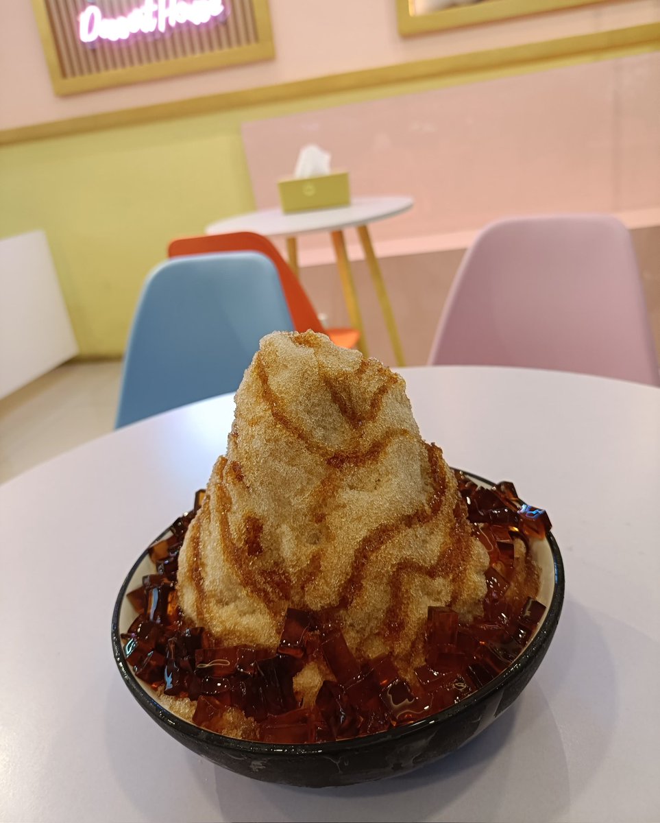 initially_T's tweet photo. Eat play love 🍧 #aMAYzing https://t.co/PCri41mXRx