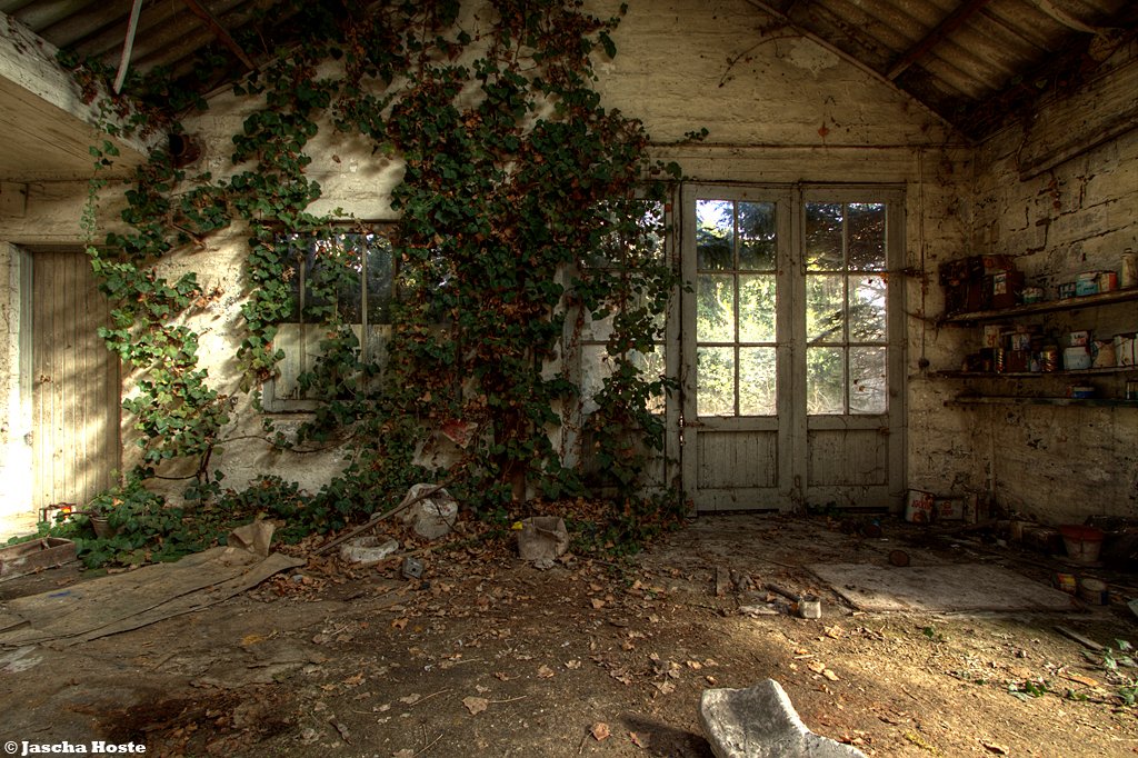 A video from this house/workshop: youtu.be/i29ZTKmQ67s?si…

Abandoned workshop (Atlelier Decor) Belgium Mar 2010

#abandoned #house #Belgium #YouTube #lostplace #photography