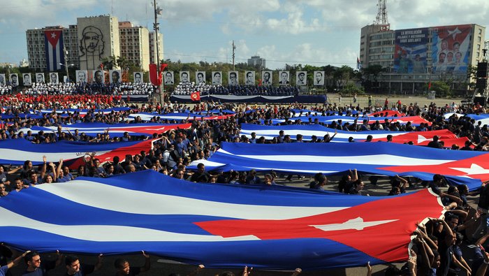 El Partido Comunista de Cuba continuará en el reconocimiento y defensa de nuestras esencias: la independencia, la soberanía, la democracia socialista, la paz, la eficiencia económica, la seguridad y las conquistas de justicia social: ¡el Socialismo!