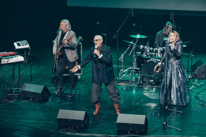 Rododendru ziedēšanas festivāls turpinās! 🎶🌺🎶
Šovakar uz mūsu peldošās skatuves dārdēs ''Pērkons''! Tiekamies Roka piektdienā! 🎸🎶
Pirms koncerta pastaigāties audzētavas celiņos būs iespējams DJ Ulda Rudaka liktās mūzikas pavadībā.