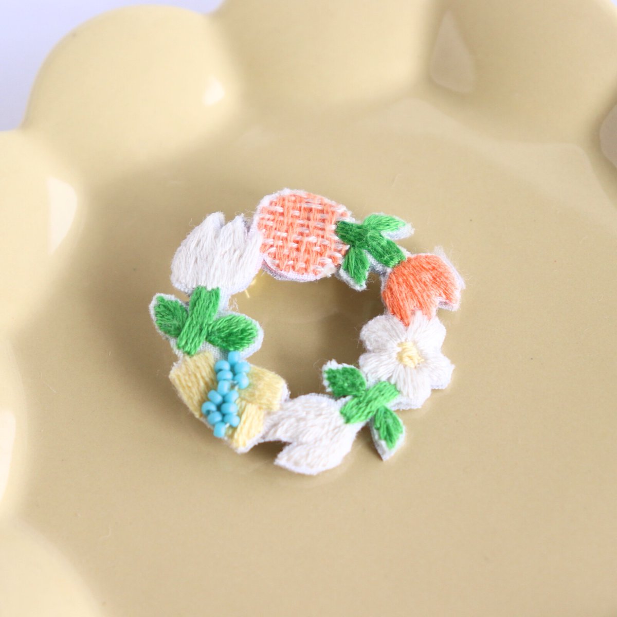 ArtMACHI's tweet photo. ［参加者紹介］16日(日)のみ参加
いとのきのした
(手刺繍ブローチ、小物)

作家詳細↓
https://t.co/sVSEpEqAYH

6/15(土),16日(日)
11:00-17:00
梅田スカイビル36F
 https://t.co/PB505dHv1r
#AMM2 https://t.co/jflcahJHhl