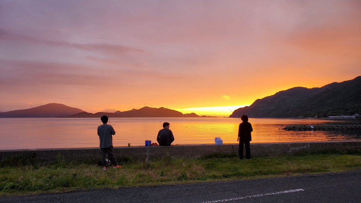 堅海の夕焼けは最高です。

お仕事お疲れ様でした！