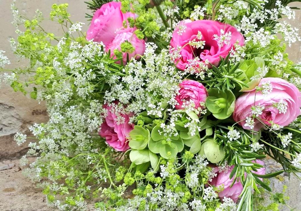 jpmoseley's tweet photo. Flower fix Friday!  A bouquet of Ranunculus, Hellebore,  Alchemilla mollis &amp; Cow Parsley.
Have s great weekend everyone! 

#flowersofinstagram #fridayflowers #Friday #flowerfix #countryflowers #flowertalk #JonathanMoseley https://t.co/Y5nZ6MGWcK