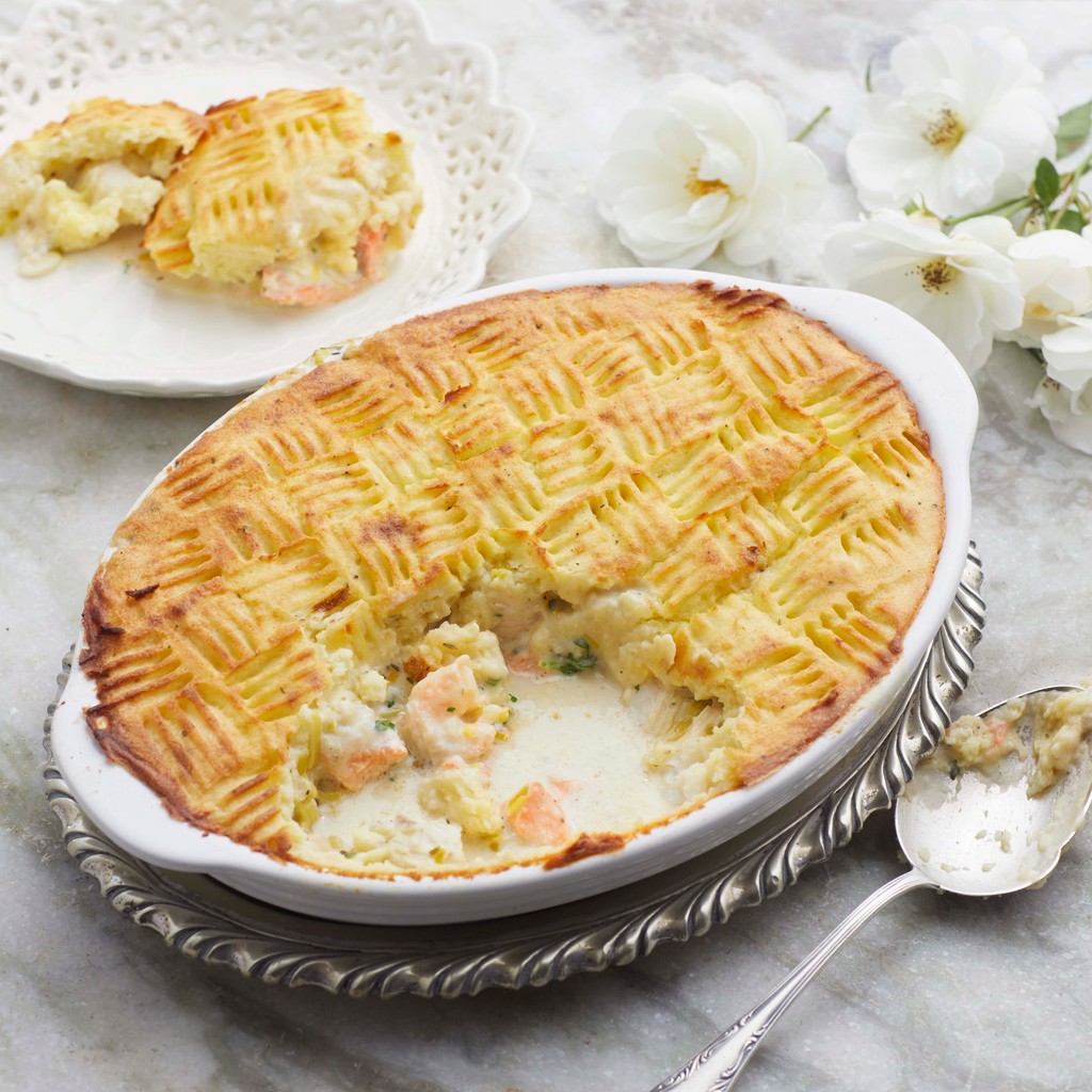 inapaarman's tweet photo. This recipe for our Best British Fish pie, with prawns, salmon trout and hake is topped with a creamy layer of mashed potatoes, enhanced with a beautiful lattice patterned top. Get the recipe:
https://t.co/hnJx3Go7HV
#fishpie #seafoodpie #BritishFishPie #InaPaarmansKitchen https://t.co/BqHFjnzVuc