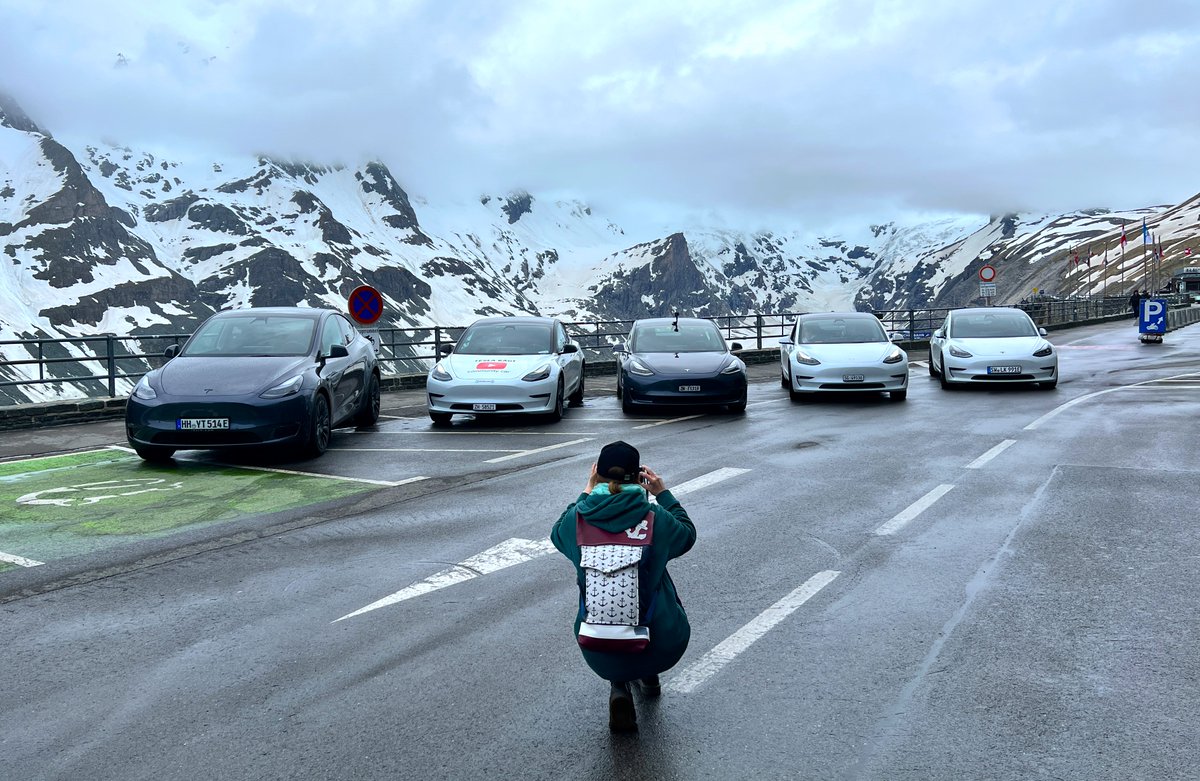 Top of Austria 🇦🇹 with the most beautiful cars! 🏔️♥️
Grossglockner Hochalpenstrasse! ⚡️🚗🤘