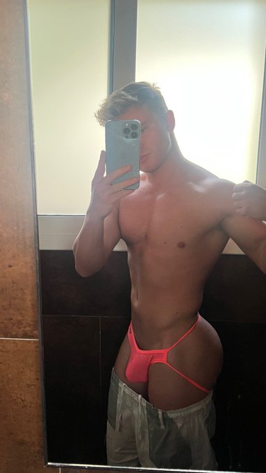 Caked up 🎂 https://t.co/97YkDcOQf8