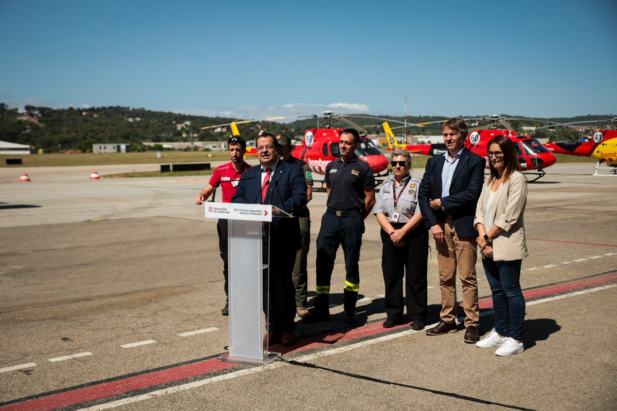 🚁🌳🚒 El conseller @joanignasielena presenta el dispositiu d’@interiorcat per a la Campanya Forestal 2024 des de l’aeroport Sabadell acompanyat de @bomberscat, @agentsruralscat i @emergenciescat.