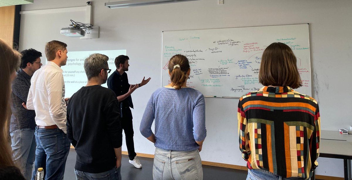 ifp_mainz's tweet photo. 💡Wofür braucht es Theorien? Was ist eine gute Theorie? Wie kann man praktisch Theoriebildung betreiben? Diese Fragen beantworteten @admeierlab  und @dpossler in ihrem Theorieworkshop am IfP. Wir danken für den wertvollen Input! https://t.co/gz5cRjsPA8
