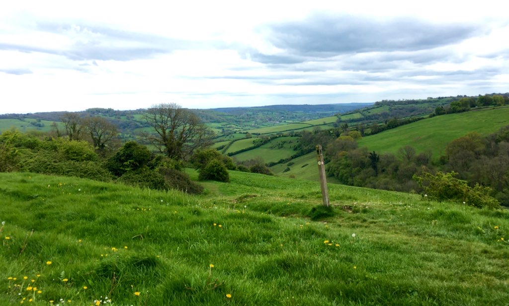 It's Friday!!! The forecast looks great 🌤️ Who is walking the #CotswoldWay this weekend?