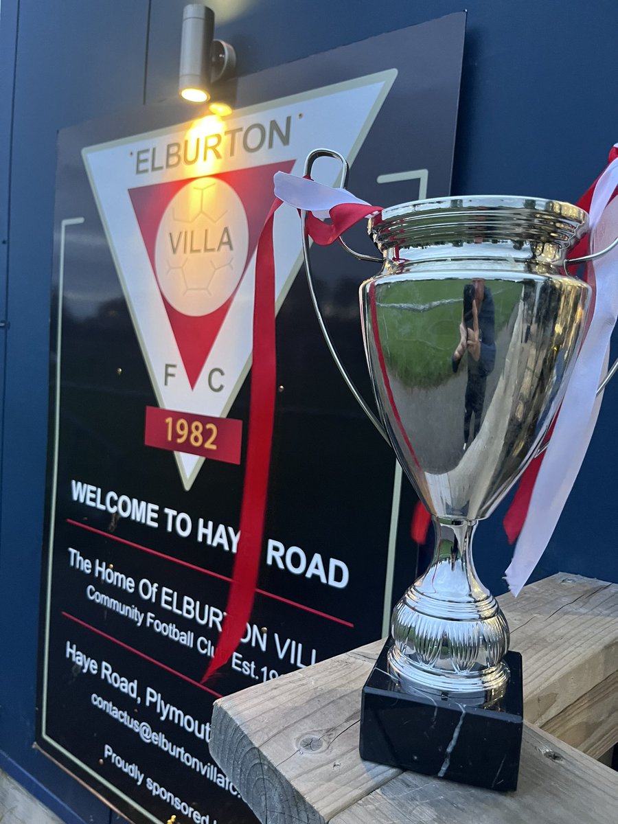 elburtonyouths's tweet photo. 🔴⚽️⚪️ Champions 🔴⚽️⚪️
Drake 1st 3-4 EVFC Dev .
Great night for this very young team , confirming with the league title in a hard fought game with Drake .
Phenomenal gesture from the Drake lads to give our team a guard of honour at the end #realclass
#UTV https://t.co/CNUJoRrpUj