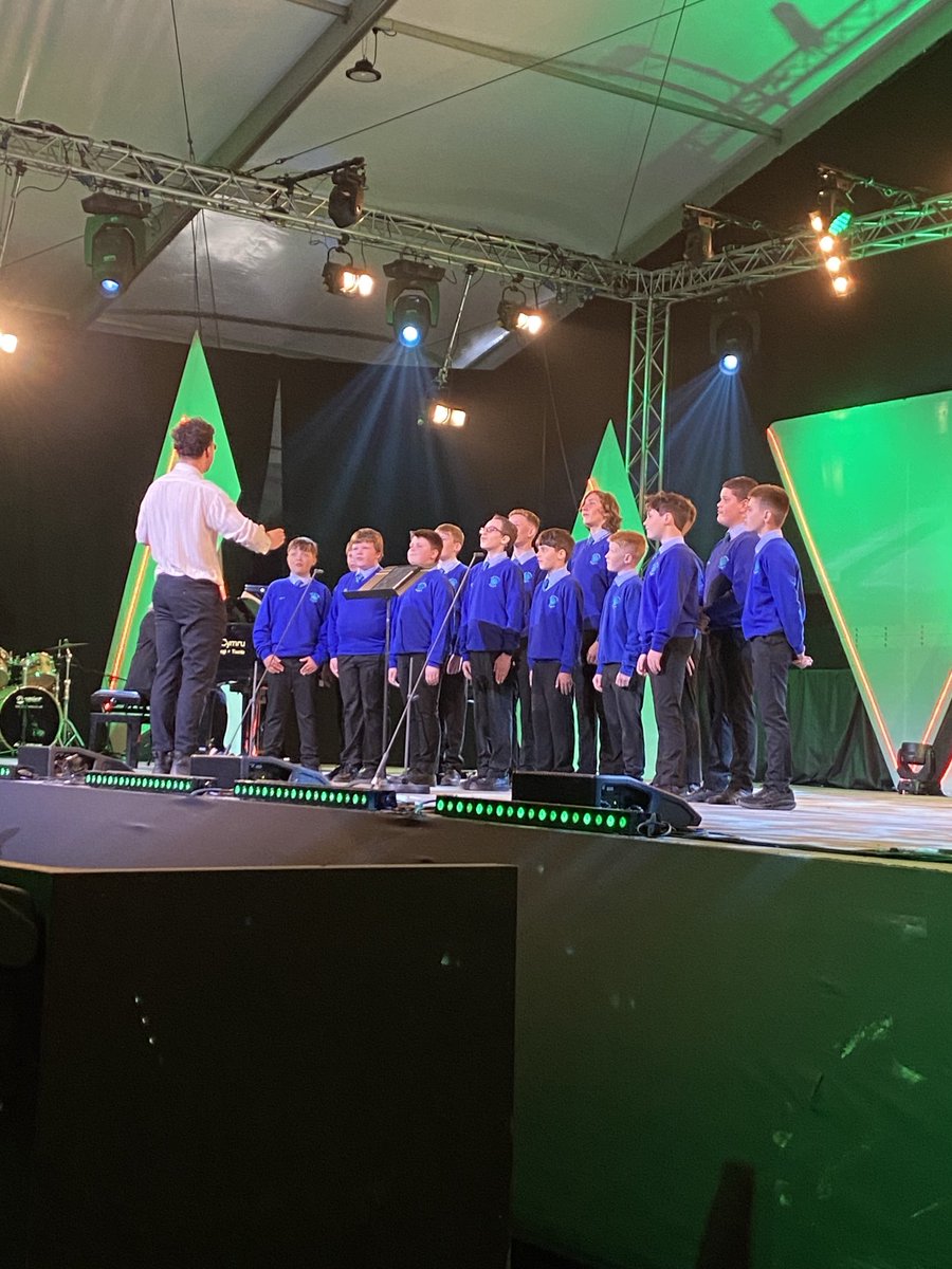 Parti bechgyn yn perfforio’n wych eto eleni. Da iawn bois. 👏👏👏👏