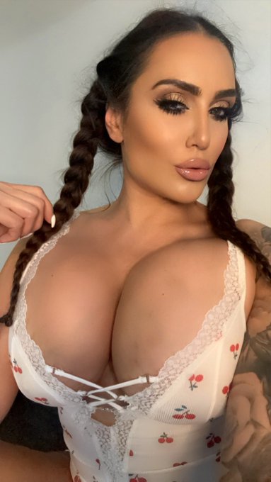 Taking Skype bookings for today and tonight 😈Dm or comment to book your slot now! 😘😈😈😈😈 https://t.co