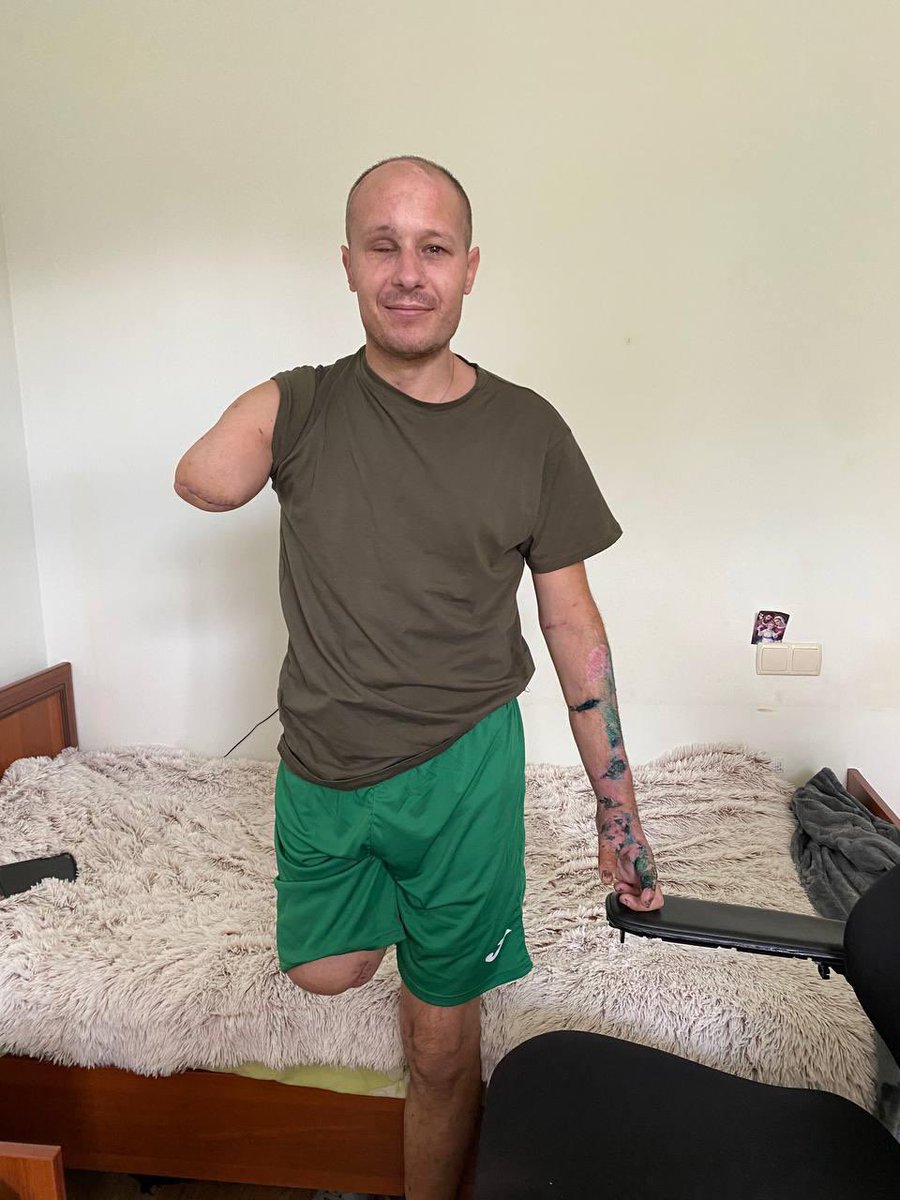 vsheredeha's tweet photo. ЗБІР ДЛЯ ПОРАНЕНОГО!

друзі, нажаль великий збір на протез для Артема практично став, подолавши половину.

32-річний Артем Гесман служить воював на Авдієвському напрямку у Пісках, Водяному, потім на Запорізькому під Гуляйполем, а після цього на Бахмутському, де отримав важкі мінно-вибухові поранення.

Артем втратив одне око, праву руку та праву ногу.

він хоче зібрати на дорогий протез коліна, щоб максимально відновити функції.

прошу в усіх максимально поширення, давайте перезапустимо збір.

банка:

https://t.co/ylUsdK4Y9W

PayPal:

arsikgesman@ukr.net