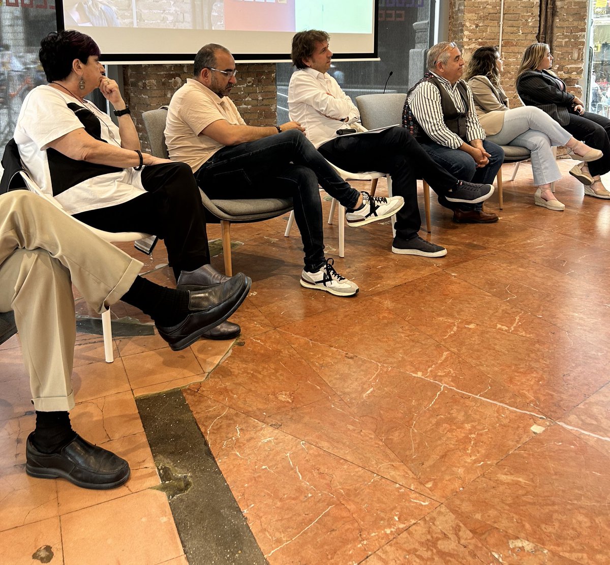 Esta foto abarca la historia de <a href="/ccoocatalunya/">CCOO de Catalunya</a> ,y sobretodo representa la irrenunciable relación entre la defensa jurídica de las personas trabajadoras y la extensión de las <a href="/CCOO/">COMISIONES OBRERAS</a> en nuestro país. Un orgullo haber compartido ambas vertientes del sindicalismo con ellas.