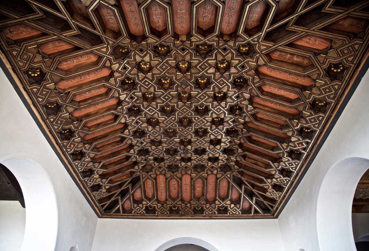 Si vienes a Úbeda a aprender español en Euroidiomas Spanish School vas a poder ver cómo se realizan estas obras maestras: ARTESONADOS MUDÉJARES. ¿Sabías que Paco Luis Martos realiza a mano estos trabajos de la misma manera en que se hacía más de mil años?
@pacoluismartos #ubeda