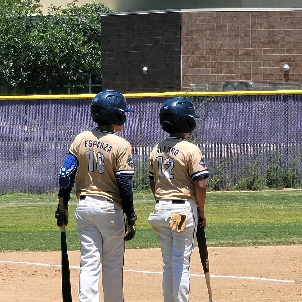 NYTILLID13's tweet image. CBA Bulldogs 2029 - Pau Esparza &amp;amp; Daniel Alfaro 🤝🏽 #Brotherhood #PupsToDawgs #FarmSystem #TheStandard #weareCBA #Develop #TrustTheProcess #IE #InlandEmpire #ShowTime #BuildItAndTheyWillCome #Explorer #FYP #ExplorerPage