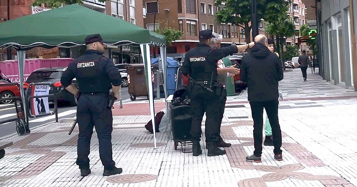 La Ertzaintza identifica a activistas que repartían legalmente octavillas cerca del mitin de Pedro Sánchez dlvr.it/T7f69n > BarakaldoDigital #Barakaldo